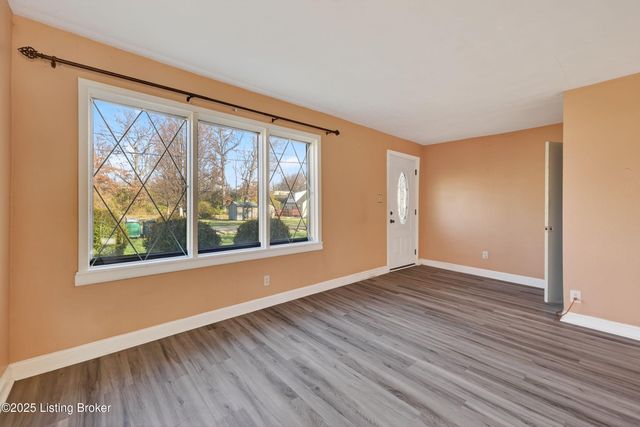 2306 Edgin Ct, Louisville, KY 40216