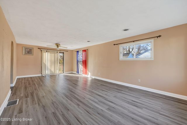 2306 Edgin Ct, Louisville, KY 40216