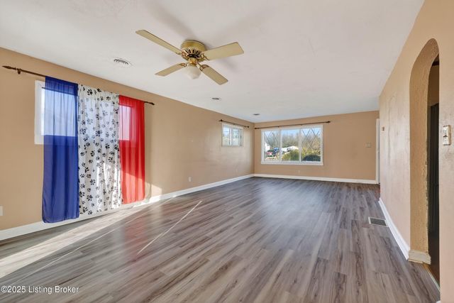 2306 Edgin Ct, Louisville, KY 40216