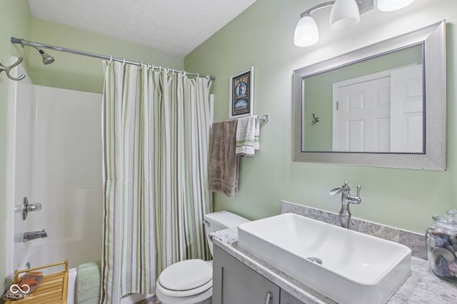 17825 Grassy Knoll Drive, Westfield, IN 46074