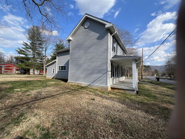 E 2792 Ruritan RD, Roanoke, VA 24012