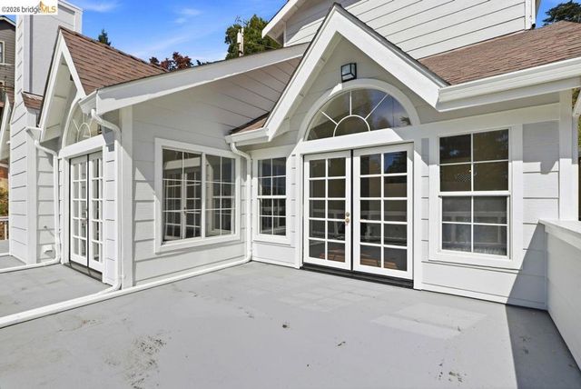 6163 Girvin Dr, Oakland, CA 94611