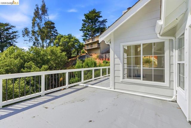 6163 Girvin Dr, Oakland, CA 94611
