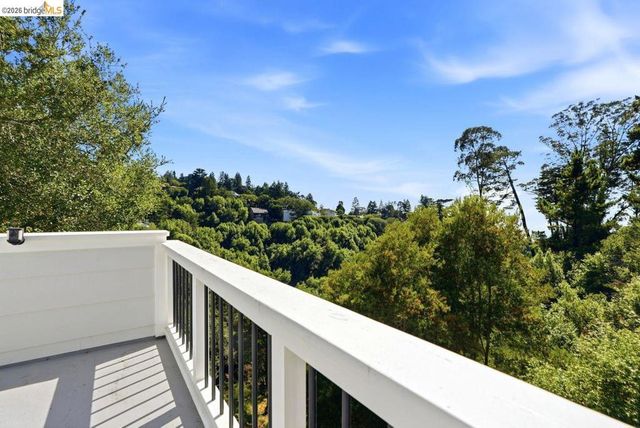 6163 Girvin Dr, Oakland, CA 94611