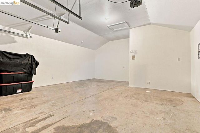 6163 Girvin Dr, Oakland, CA 94611