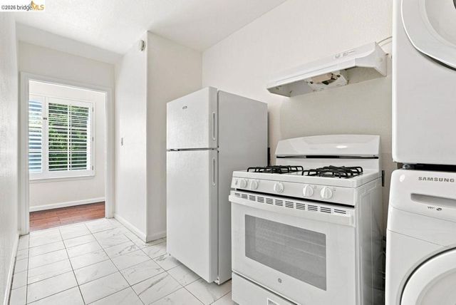 6163 Girvin Dr, Oakland, CA 94611