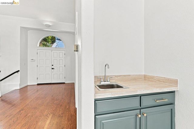 6163 Girvin Dr, Oakland, CA 94611