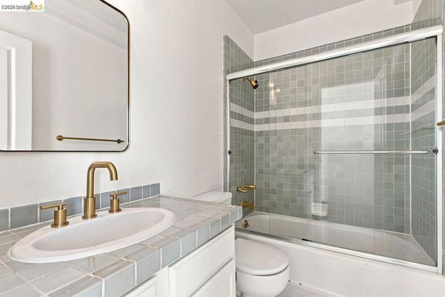 6163 Girvin Dr, Oakland, CA 94611