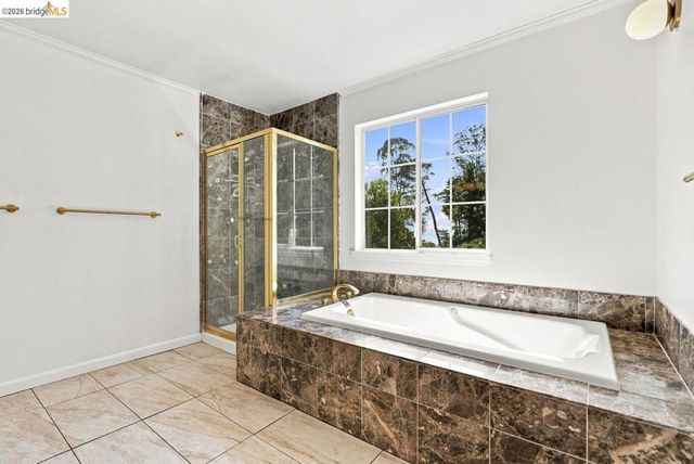 6163 Girvin Dr, Oakland, CA 94611