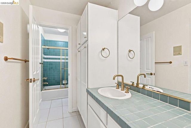 6163 Girvin Dr, Oakland, CA 94611
