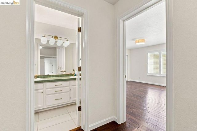 6163 Girvin Dr, Oakland, CA 94611