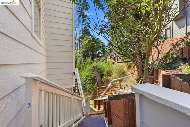 6163 Girvin Dr, Oakland, CA 94611