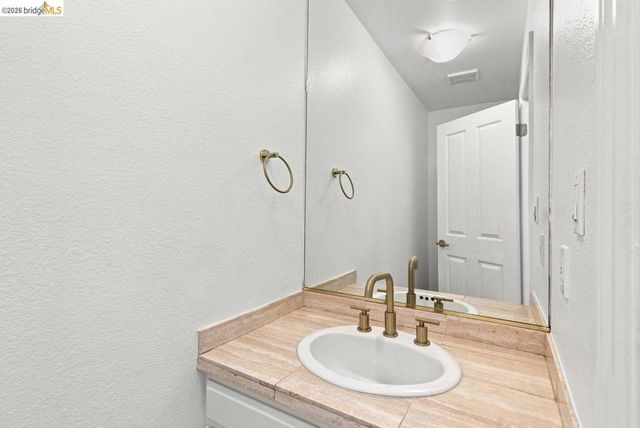 6163 Girvin Dr, Oakland, CA 94611