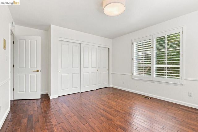 6163 Girvin Dr, Oakland, CA 94611