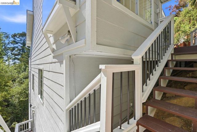 6163 Girvin Dr, Oakland, CA 94611