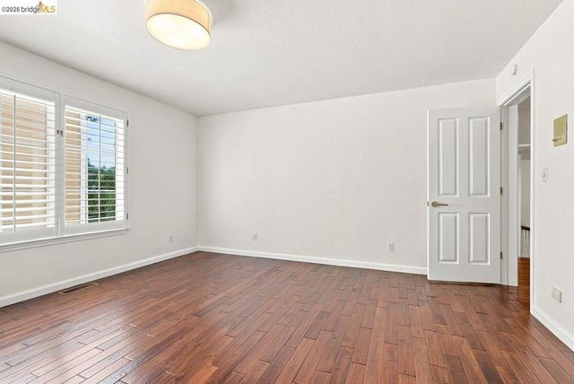 6163 Girvin Dr, Oakland, CA 94611