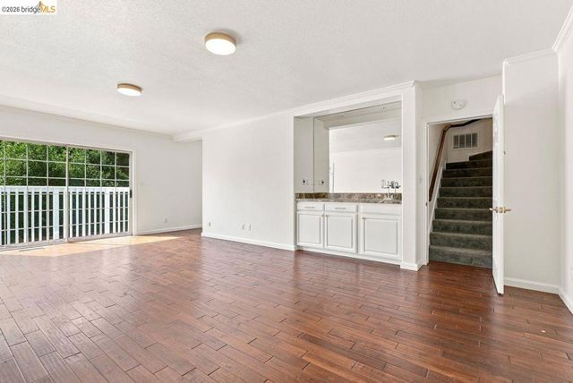 6163 Girvin Dr, Oakland, CA 94611