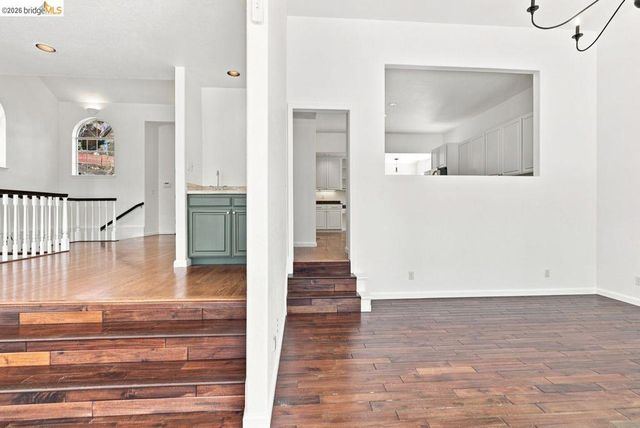 6163 Girvin Dr, Oakland, CA 94611