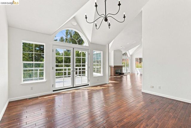 6163 Girvin Dr, Oakland, CA 94611