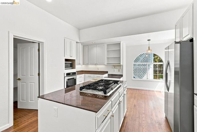 6163 Girvin Dr, Oakland, CA 94611