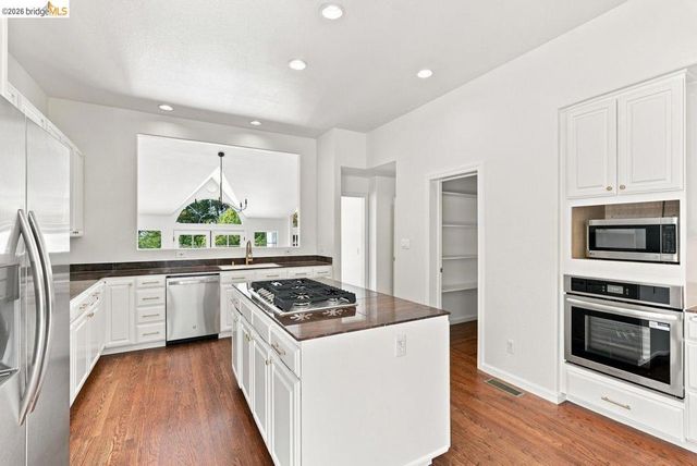 6163 Girvin Dr, Oakland, CA 94611