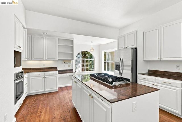 6163 Girvin Dr, Oakland, CA 94611