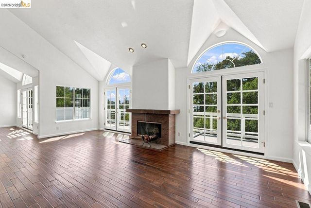 6163 Girvin Dr, Oakland, CA 94611