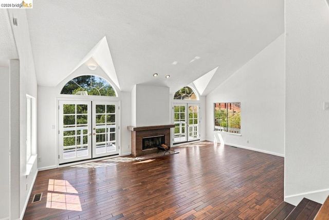 6163 Girvin Dr, Oakland, CA 94611