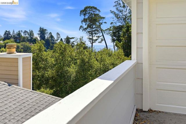 6163 Girvin Dr, Oakland, CA 94611
