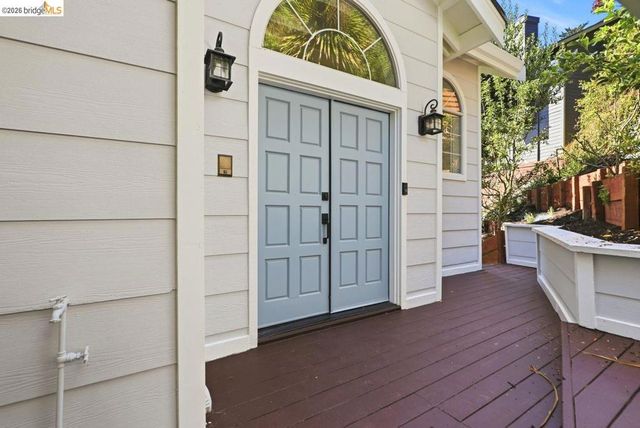 6163 Girvin Dr, Oakland, CA 94611
