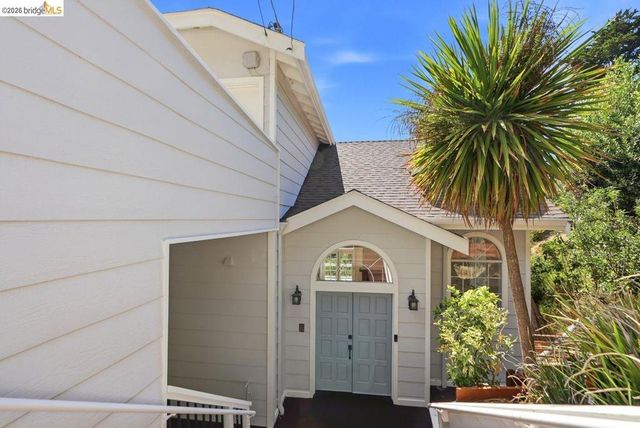 6163 Girvin Dr, Oakland, CA 94611
