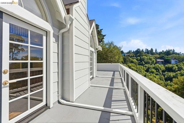 6163 Girvin Dr, Oakland, CA 94611