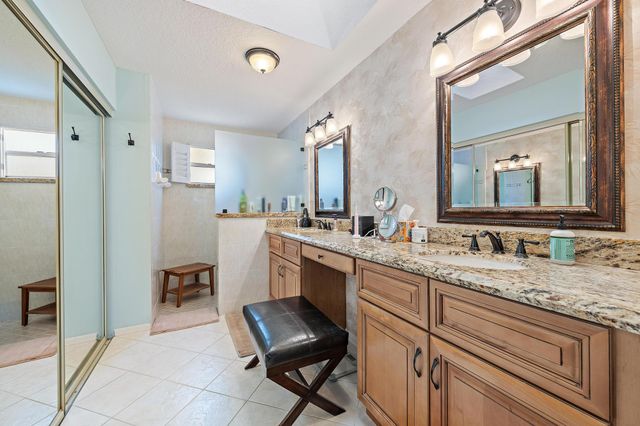 18 Windsor Lane, Palm Beach Gardens, FL 33418