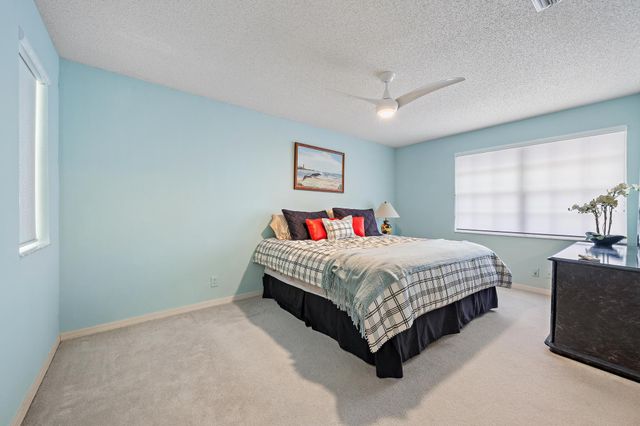18 Windsor Lane, Palm Beach Gardens, FL 33418