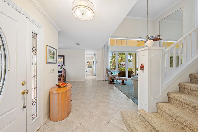 18 Windsor Lane, Palm Beach Gardens, FL 33418