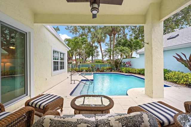 18 Windsor Lane, Palm Beach Gardens, FL 33418