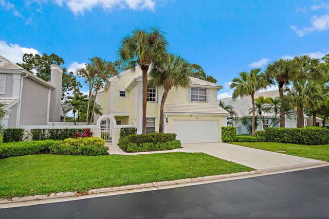18 Windsor Lane, Palm Beach Gardens, FL 33418
