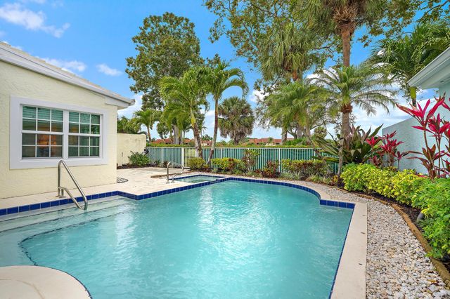 18 Windsor Lane, Palm Beach Gardens, FL 33418