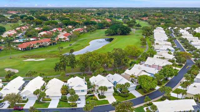 18 Windsor Lane, Palm Beach Gardens, FL 33418