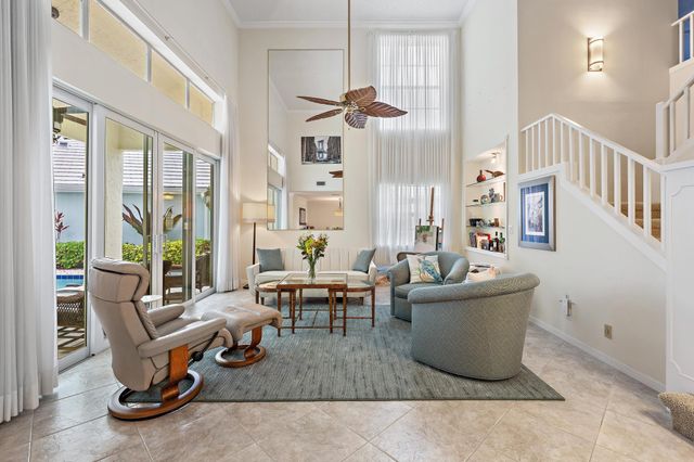 18 Windsor Lane, Palm Beach Gardens, FL 33418