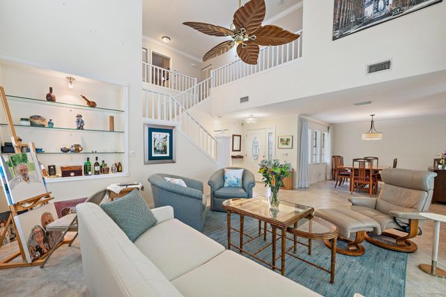 18 Windsor Lane, Palm Beach Gardens, FL 33418