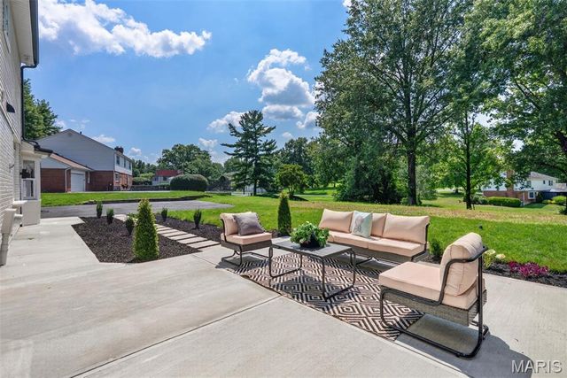 2251 Whitby Road, Chesterfield, MO 63017