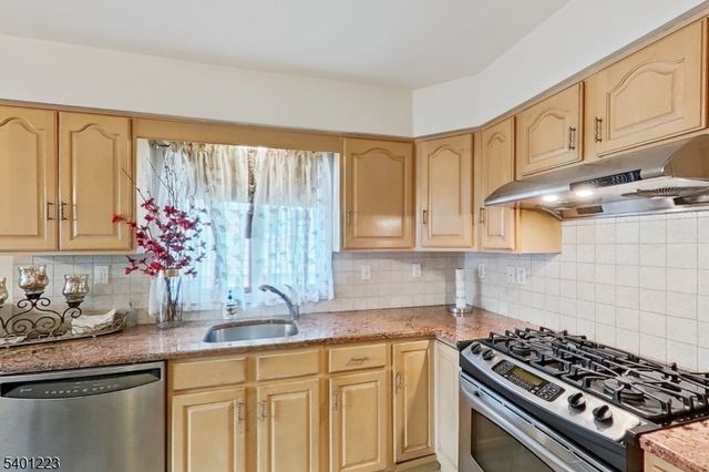 46 Bayliss St, North Arlington Boro, NJ 07031