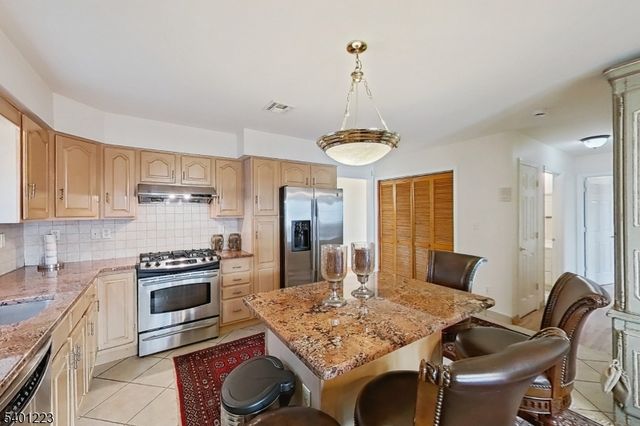 46 Bayliss St, North Arlington Boro, NJ 07031