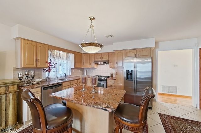 46 Bayliss St, North Arlington Boro, NJ 07031