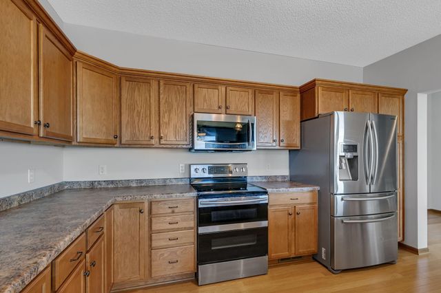 13827 Savanna Drive, Rogers, MN 55374