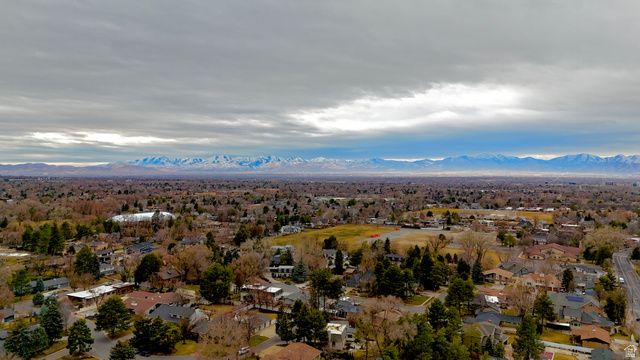 1944 E SPRING LN, Holladay, UT 84117