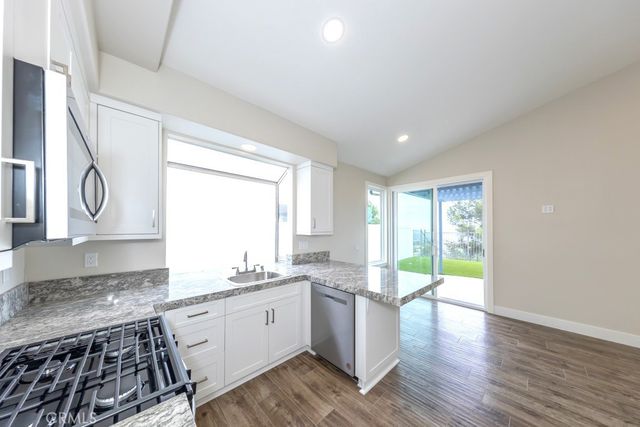 933 S Dylan Way, Anaheim Hills, CA 92808