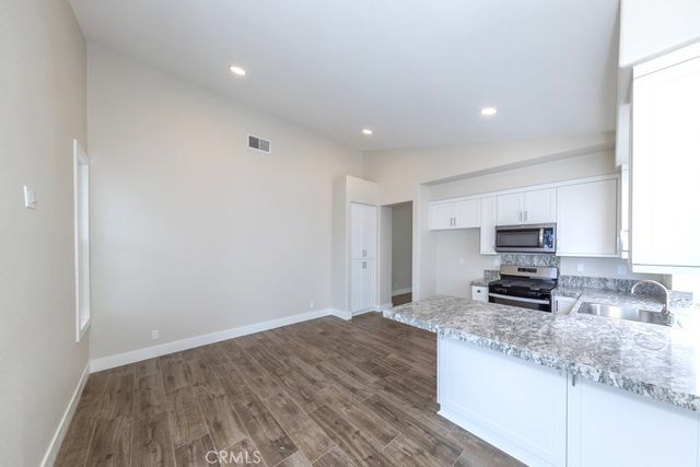933 S Dylan Way, Anaheim Hills, CA 92808