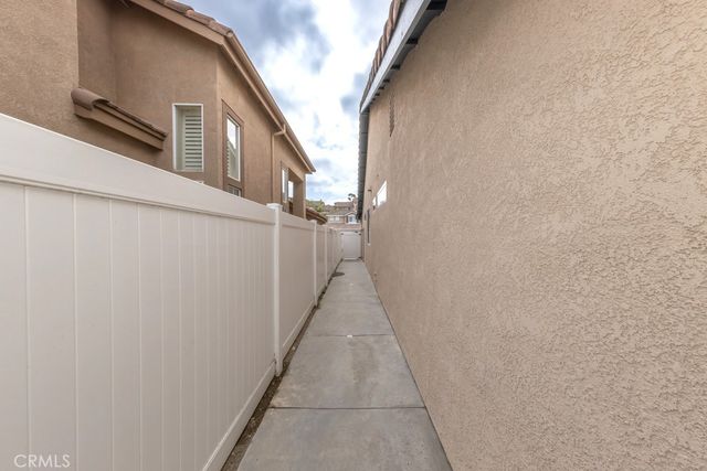 933 S Dylan Way, Anaheim Hills, CA 92808